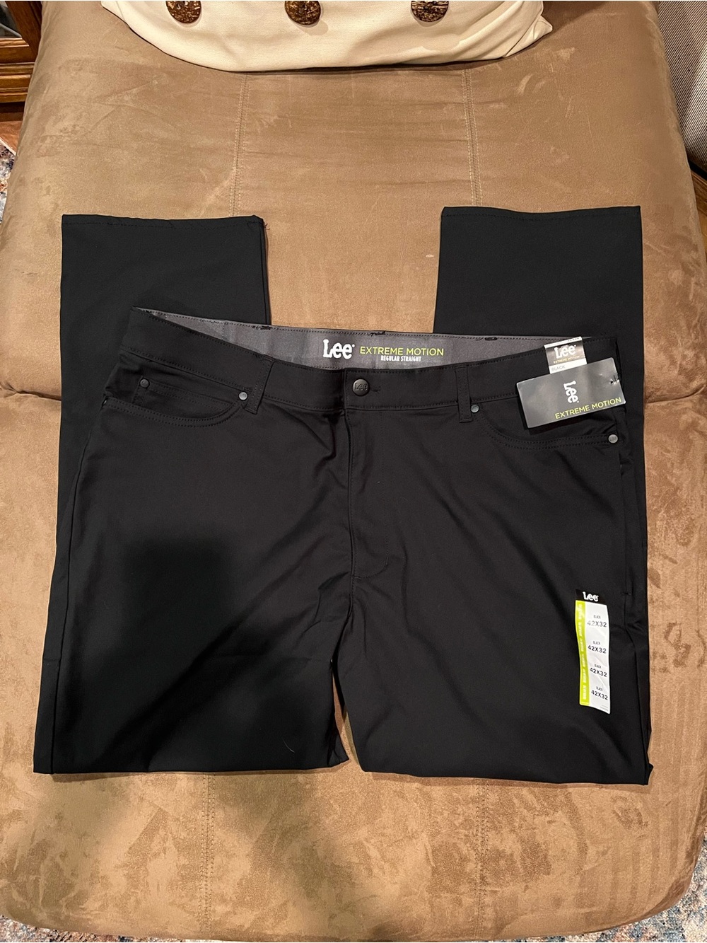 Lee Extreme Motion Men's Black Straight Leg Regular Fit Pants 42W